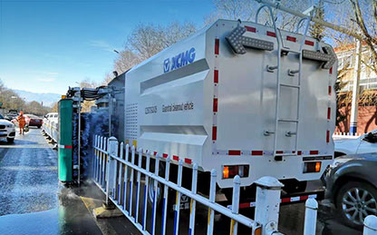 天游TY8线路检测中心护栏清洗车在西藏进行清洗作业