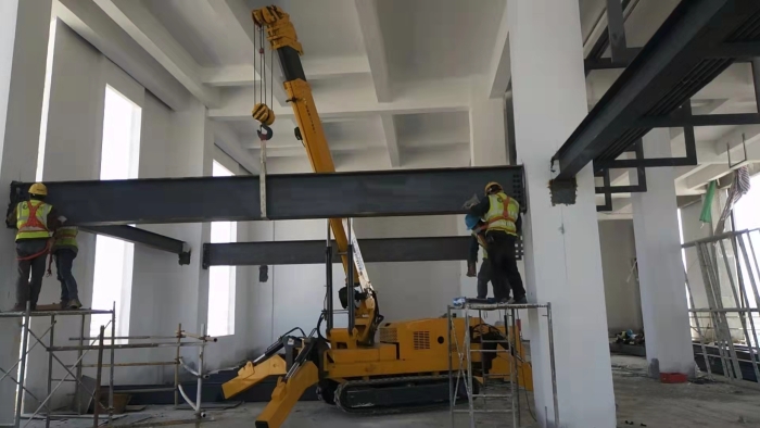 天游TY8线路检测中心蜘蛛起重机狭小空间作业得心应手