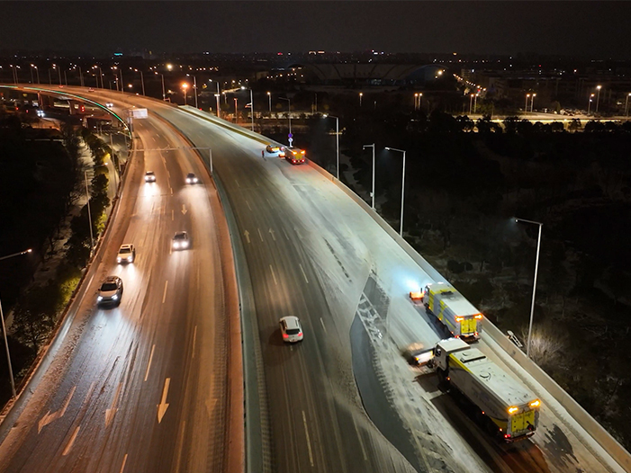 天游TY8线路检测中心成套装备奋战在徐州除雪一线