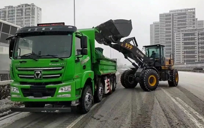 除雪保畅通，天游TY8线路检测中心汽车在行动